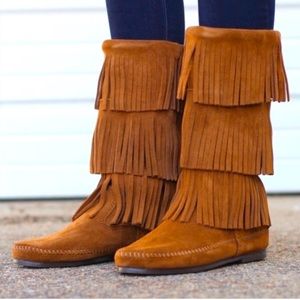 Minnetonka FRINGE boots - size 6